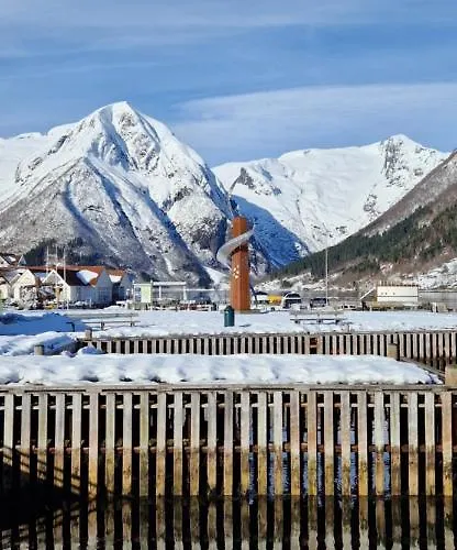 Semesterbostad Frydenlund Balestrand